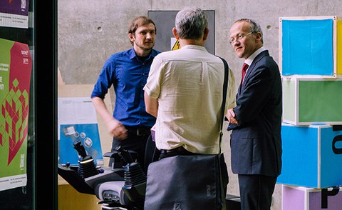 Prof. Groh im Gespräch zu Intusi