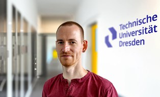 Portrait photo of Arno Uhlig