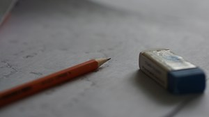 Stift und Radiergummi