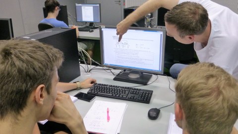 Studenten am PC