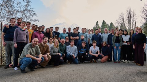 Gruppenbild mit einem Großteil der Personen, die am 21. Hermann-Rietschel-Colloquium 2026 teilgenommen haben