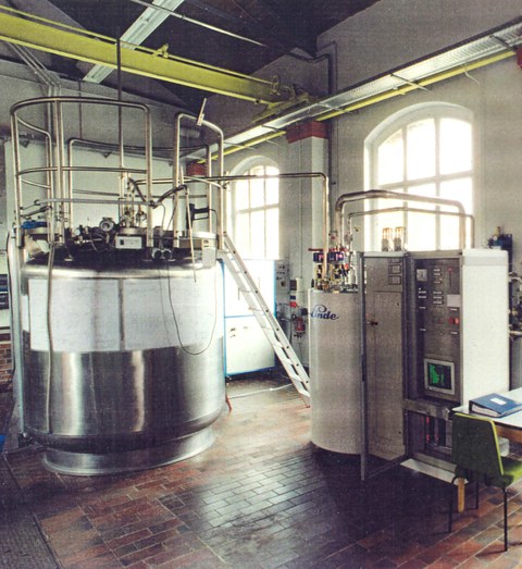 Verflüssiger mit Speicherdewar
