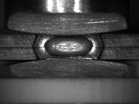 Halbschnittaufnahme während des Widerstandspunktschweißens