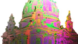 Bunt schillerende Frauenkirche von Dresden