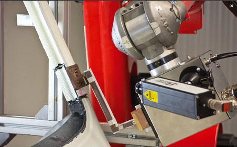 Rahmen mir Klebestelle und Pyrometerkopf davor