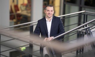 Prof. E.Beyer