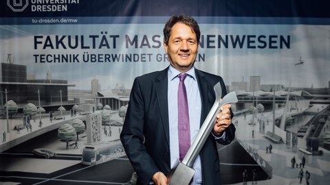 Herr Prof. Beitelschmidt als Preisträger für Innovative Lehre 2021