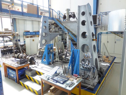 Schwingfundament für 3-6 Komponentenprüfungen