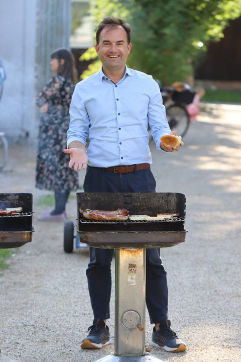 Prof. Kästner am Grill