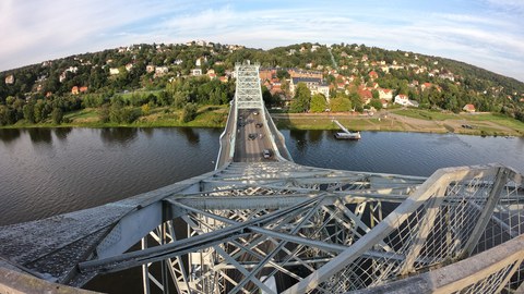 Auf dem Pylon