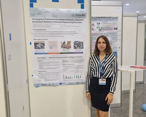 Dr. Sara Marchini präsentiert das InnoLAB-Poster.