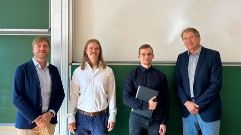 DA Justin Grolik mit Prof. Beckmann, Valentin Scheffel und Felix Maschallek