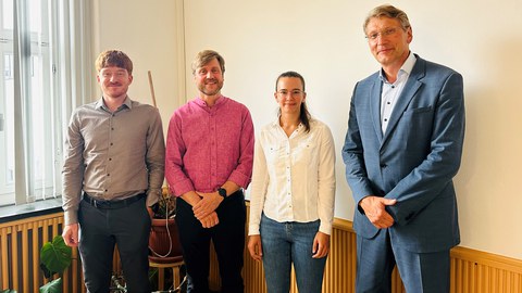 Dipl.-Ing. Jerome Michel (TU Dresden), Dr. Felix Marschallek (DAS Environmental Expert GmbH), die Diplomandin Ansgard Karin Nemec und Prof. Dr.-Ing. Michael Beckmann (TU Dresden).