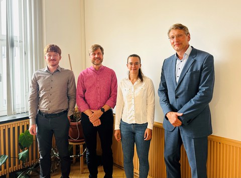 Dipl.-Ing. Jerome Michel (TU Dresden), Dr. Felix Marschallek (DAS Environmental Expert GmbH), die Diplomandin Ansgard Karin Nemec und Prof. Dr.-Ing. Michael Beckmann (TU Dresden).