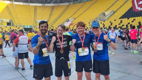 Das Team der EVT im Stadion nach der Rewe Team Challenge