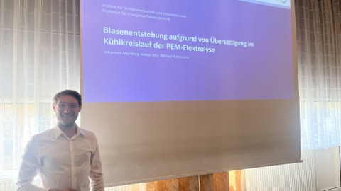 Dipl-.Ing. Johannes Manthey kurz vor seiner Präsentation beim DECHEMA Fachgruppentreffen 2024