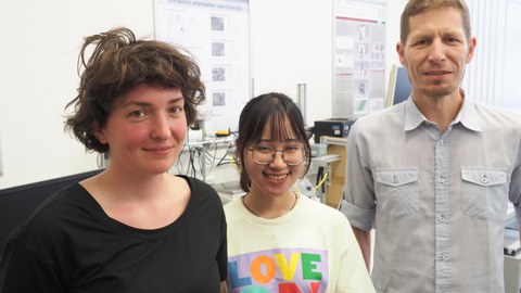 ASA-awardees Ms. Rilke and Ms. Dang with Dr Babick