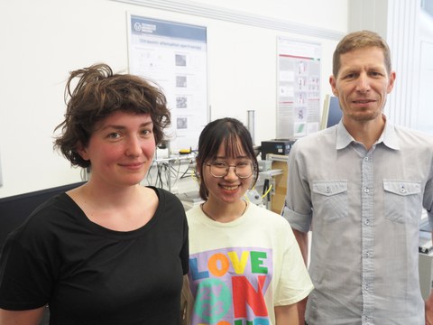 ASA-awardees Ms. Rilke and Ms. Dang with Dr Babick
