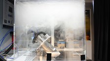 Absaugung von Rauch in transparenter Kammer durch Arbeitskopf