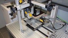 Arbeitsfläche mit Linearachse