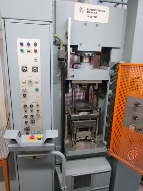 Trockenpresse
