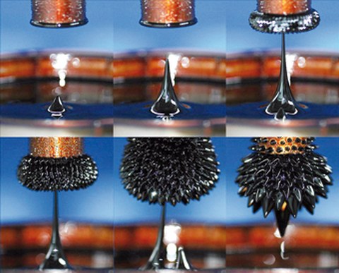 Das Bild zeigt, wie ein Ferrofluid im Magnetfeld reagiert