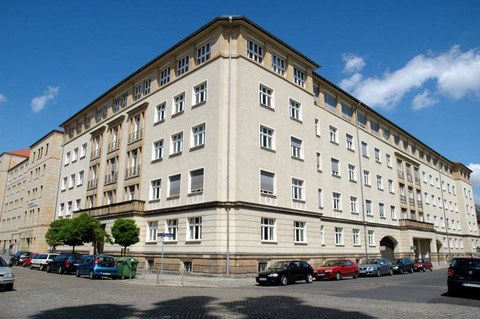 Das Bild zeigt den Sitz des ECEMP, Holbeinstraße/Ecke Marschnerstraße