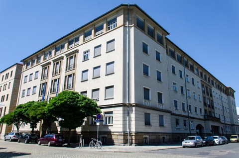 Bild des Bürogebäudes, dem Hauptsitz des ILK. (Holbeinstraße/Ecke Marschnerstraße)