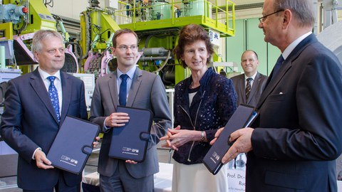 Aufnahme der Fördermittelübergabe durch die Sächsische Staatsministerin für Wissenschaft ud Kunst, Dr. Eva-Maria Stange.