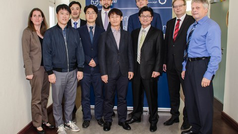 Kickoff-Meeting des Projektes „Multi-Material Side Body Structure (MMSS)“ in Dresden. v.l.n.r. Maike Heitkamp-Mai (ILK), Min-Gwan Bae (Sungwoo Hitech), Dr. Soon Ho Yoon (KIMS), Dr. Hong Kyu Jang (KIMS), Sebastian Spitzer (ILK), Sang-Eon Park (Sungwoo Hitech), Holger Böhm (ILK), Dr. Ji-Sang Park (KIMS), Dr. Bernd Grüber (ILK), Prof. Hubert Jäger (ILK)