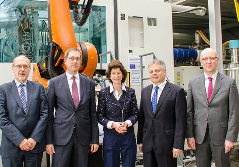 Staatsministerin für Wissenschaft und Kunst, Dr. Eva-Maria Stange zu Gast am Institut für Leichtbau und Kunststofftechnik (ILK).