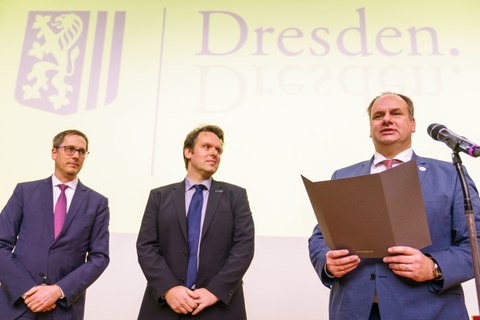 (v.l.n.r.) Prof. Maik Gude, Dr. Robert Böhm, Oberbürgermeister Dirk Hilbert