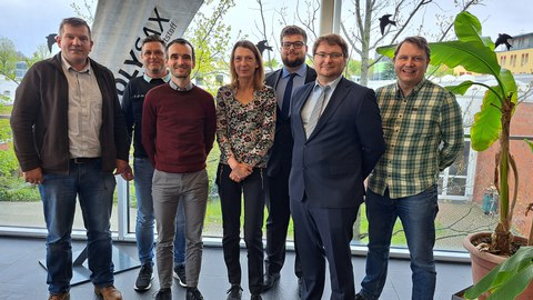 Gruppenfoto von Wissenschaftler:innen