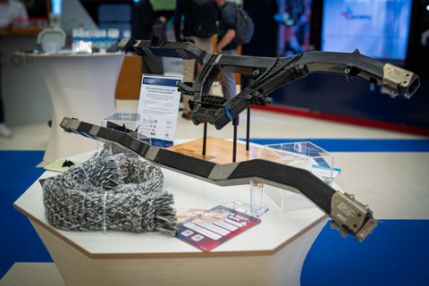 Länglicher Demonstrator auf einem Tisch.