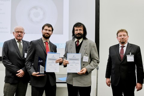 ILK wins AVK Award for high-performance composite radial impeller. from left to right: Dr.-Ing. Rudolf Kleinholz (Chairman of the AVK Innovation Award Jury), Dipl.-Ing. Martin Pohl (ILK), Dr.-Ing. Peter Hermerath (FLT), Prof. Dr.-Ing. Jens Ridzewski (AVK)