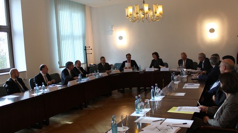 Gründungsmitglieder unterzeichnen Satzung für Leichtbau-Allianz Sachsen e. V.