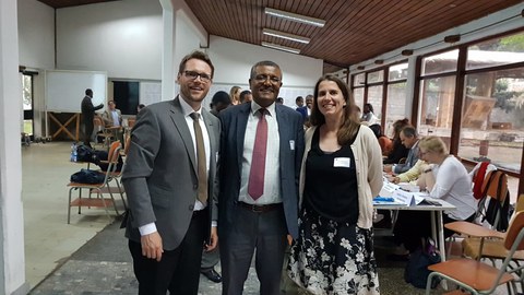 Dr. Marco Zichner und Maike Heitkamp-Mai mit dem Präsidenten der Addis Ababa Science and Technology University, einem Alumni der TU Dresden, Professor Nurelegne Tefera Shibeshi