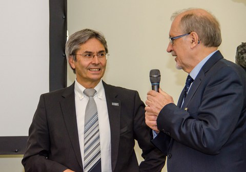 Prof. Dr.-Ing. Müller-Steinhagen mit Prof. Dr.-Ing. habil Hufenbach bei Abschlusskolloquium des SFB 639