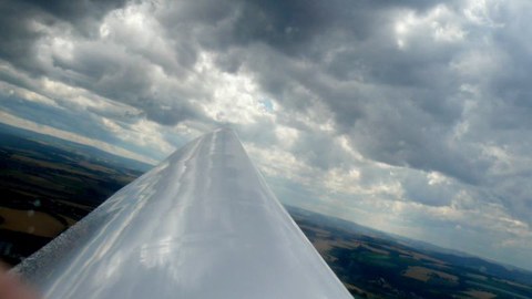 Blick zur Seite aus dem Cockpit im Windenstart