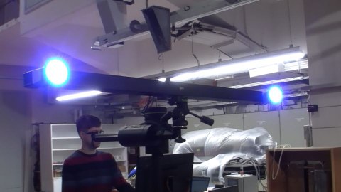 Stereo-Kamerasystem PONTOS Live mit starken LED-Lampen zur Objektbeleuchtung