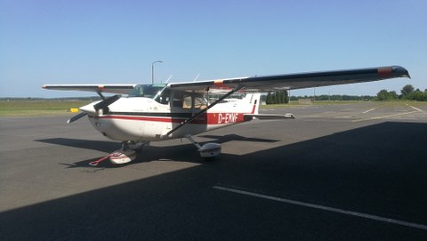 Research aircraft D-EMWF (type Cessna 172) of the TUD Dresden University of Technology - photographed from the front