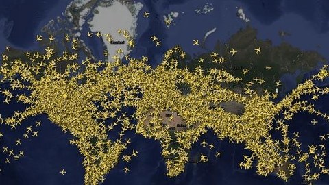 Beispielhafte Visualisierung von Flugtracking-Daten von Flightradar24, dargestellt auf einer Weltkarte
