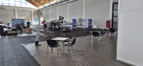 Blickfang am Bodensee: Unser Forschungsflugzeug DA62 MPP am Messestand der TU Dresden.