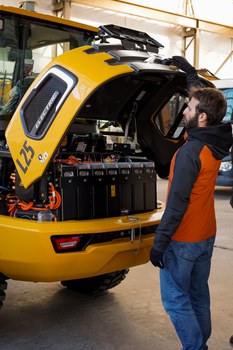 Erste Baumaschine im Fuhrpark des CFLab