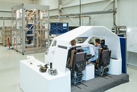 Flugzeugsimulator im E-WING-Forschungszentrum Liebherr-Aerospace