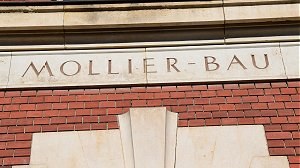 Mollier-Bau Inschrift über Eingangstür