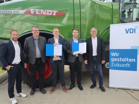 Preisträger des Max-Eyth Preises vor Fendt Maschine