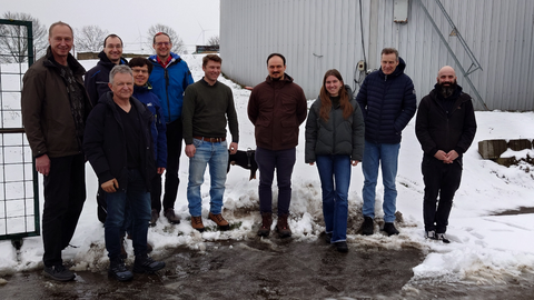 The members of the agralyzer project meet  at a farm