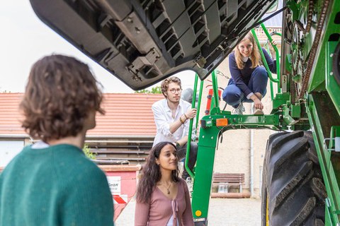 Studium_AKM_Traktor