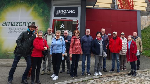 Das Bild zeigt Absolventen der Holztechnik, die vor 50 Jahren ihr Diplom abgeschlossen haben